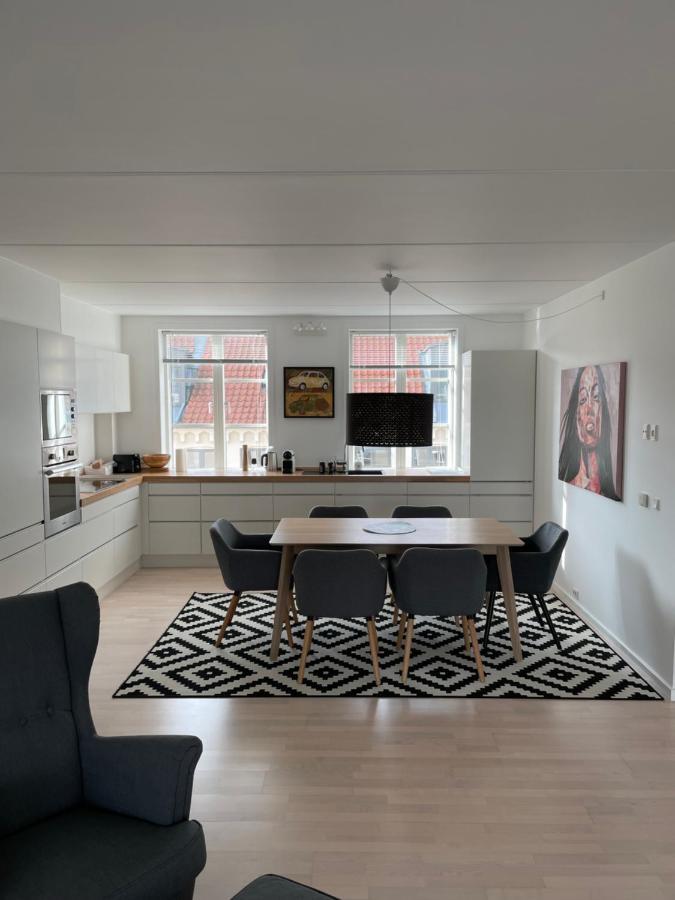 Lejlighed Lux Apartment, 2 Full Bathrooms, 4th København
